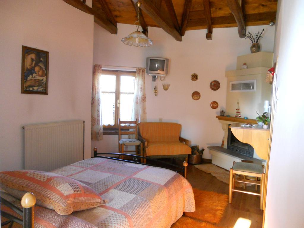 Sarafis Guesthouse Agios Lavrentios Luaran gambar