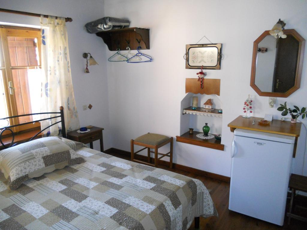 Sarafis Guesthouse Agios Lavrentios Luaran gambar