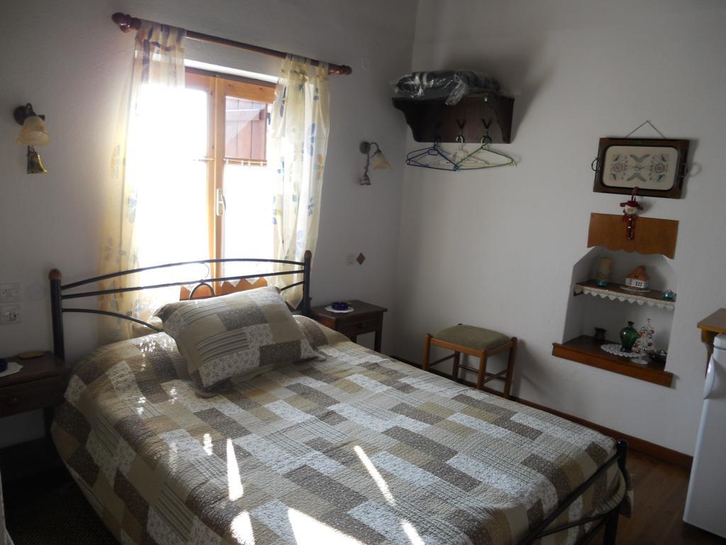 Sarafis Guesthouse Agios Lavrentios Luaran gambar